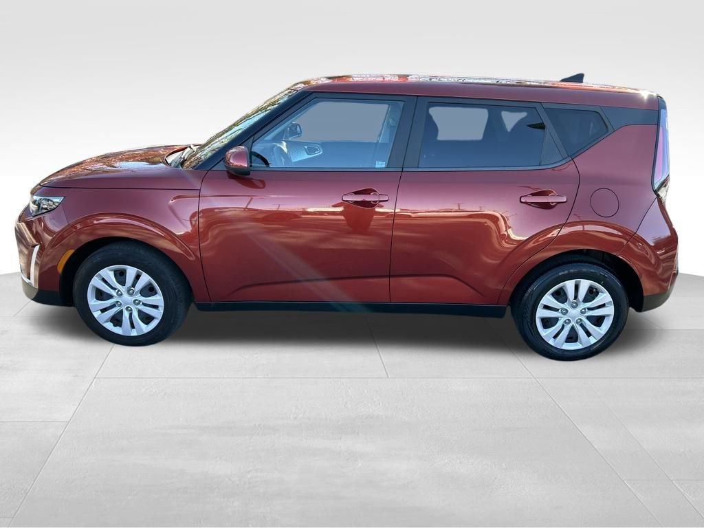 Used 2023 Kia Soul LX image 2