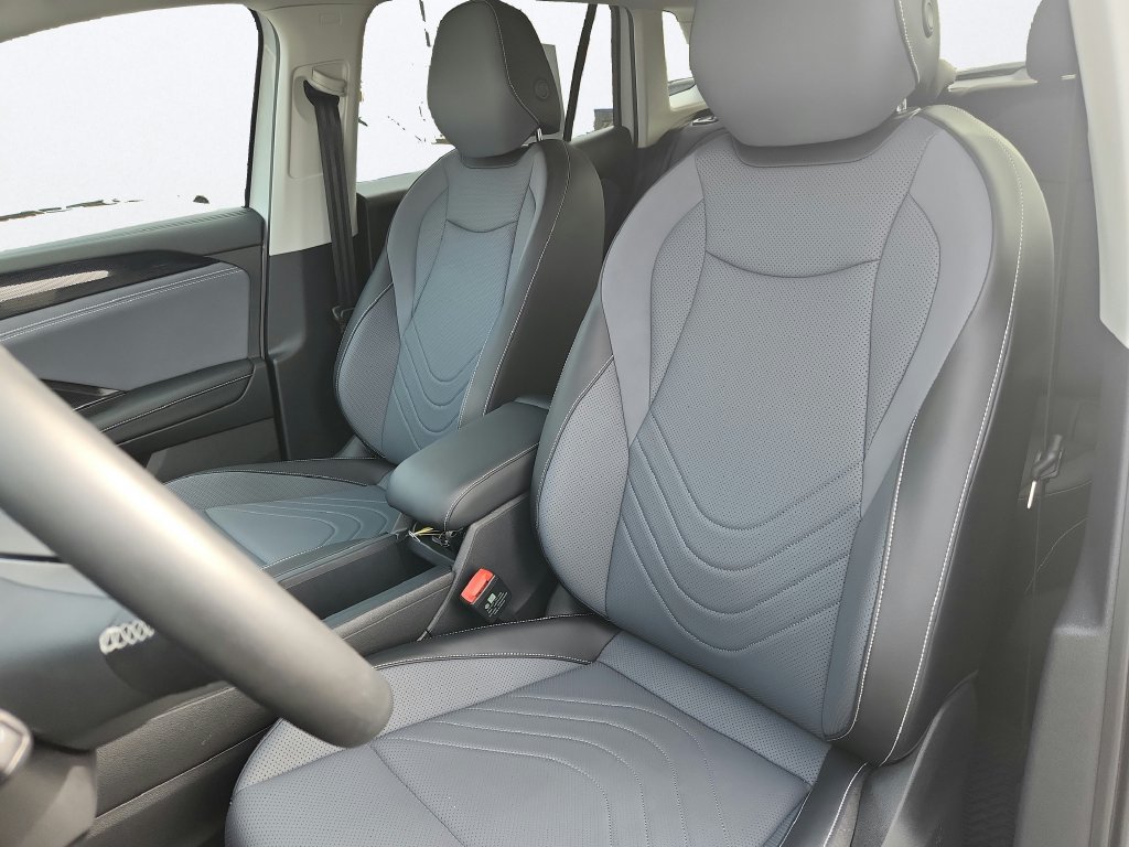 Certified 2026 Volkswagen Tiguan SE AWD/4WD image 11