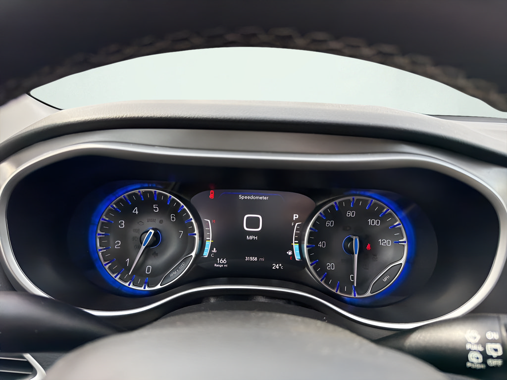 Used 2024 Chrysler Pacifica Touring-L FWD image 27