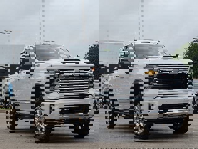 Used 2024 Chevrolet Silverado 2500 High Country w/ Technology Package image 2