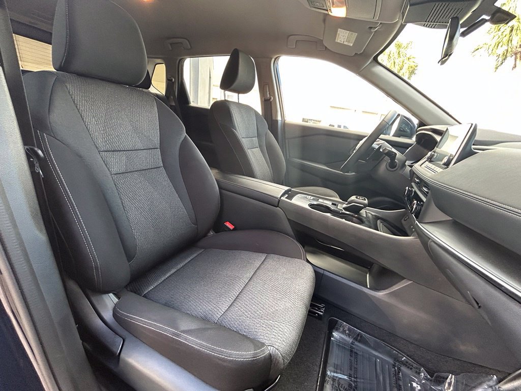 Used 2025 Nissan Rogue SV FWD image 25