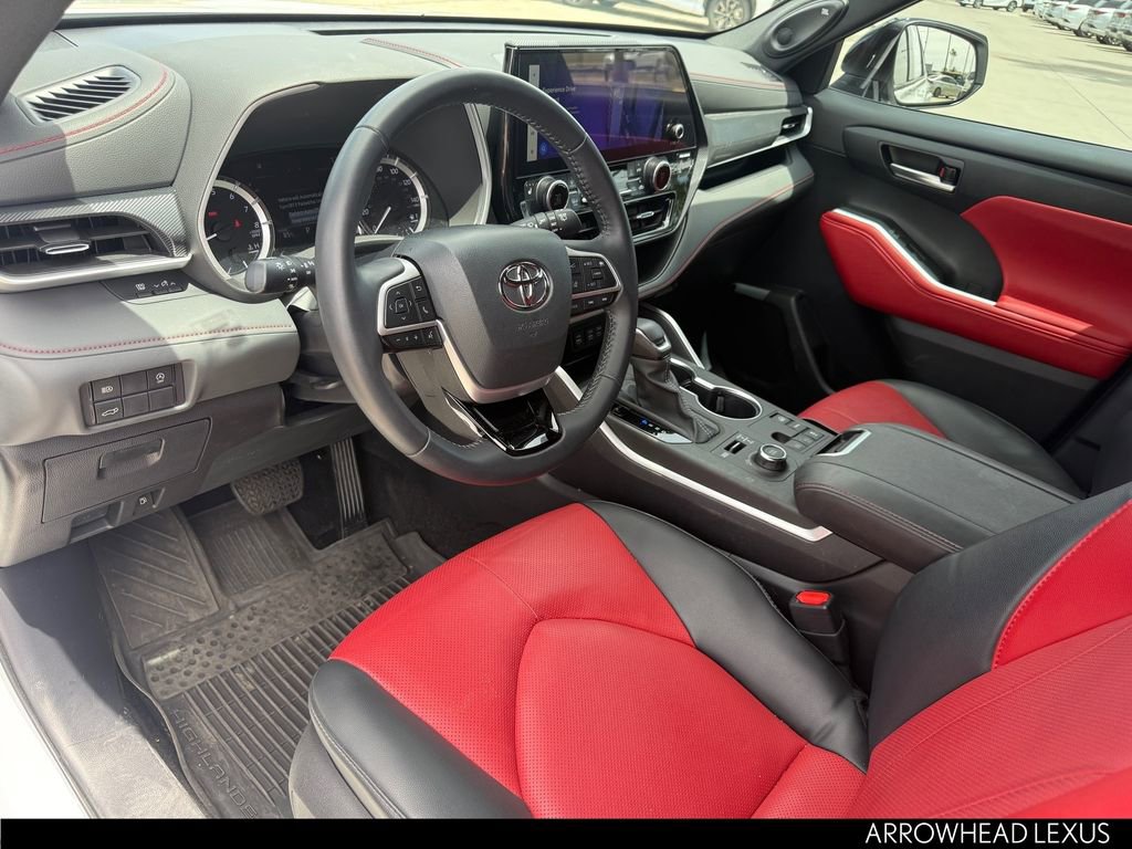 Used 2024 Toyota Highlander XSE AWD/4WD image 13