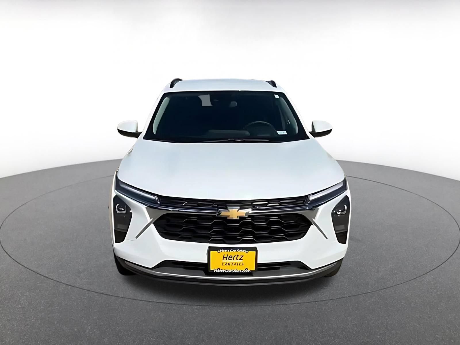 Used 2025 Chevrolet Trax LT FWD image 4
