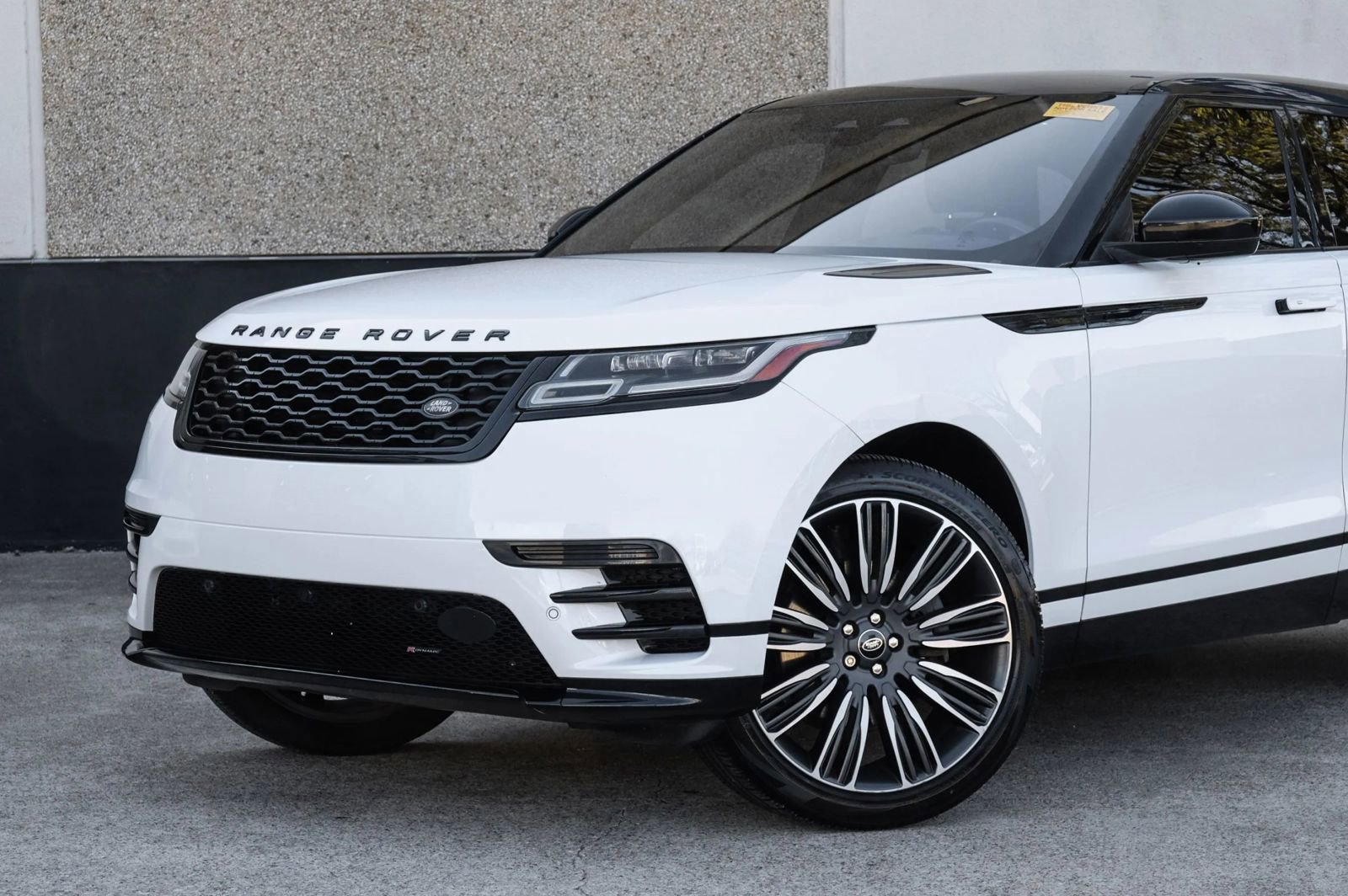 Used 2022 Land Rover Range Rover Velar R-Dynamic S AWD/4WD image 4
