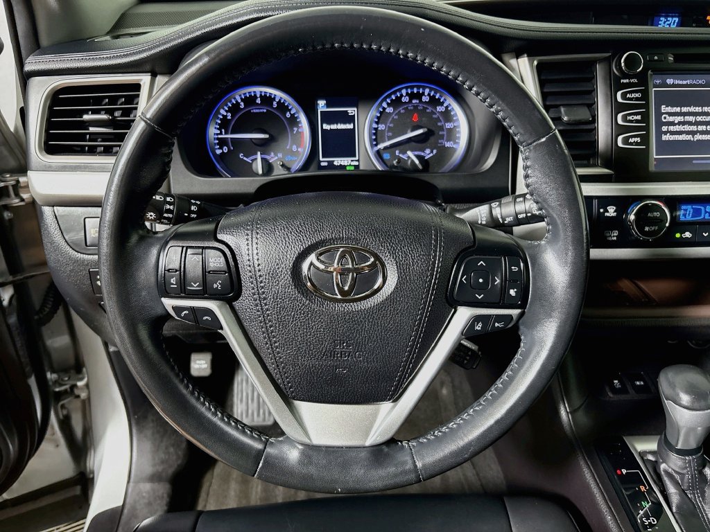 Used 2019 Toyota Highlander XLE AWD/4WD image 15