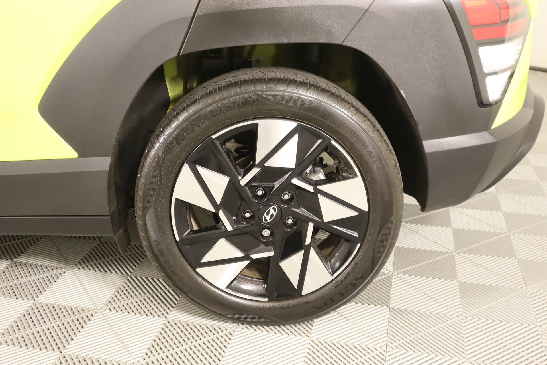 Used 2024 Hyundai Kona SEL w/ Convenience Package image 18