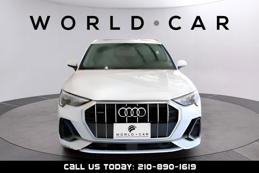 Used 2020 Audi Q3 2.0T Premium w/ Convenience Package AWD/4WD image 2