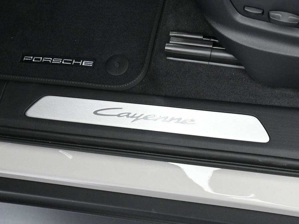New 2026 Porsche Cayenne Coupe AWD/4WD image 16