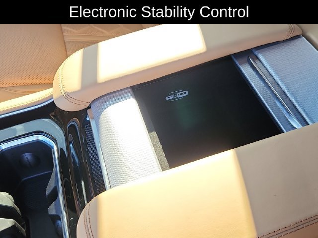 Used 2022 Jeep Grand Wagoneer Series III AWD/4WD image 32