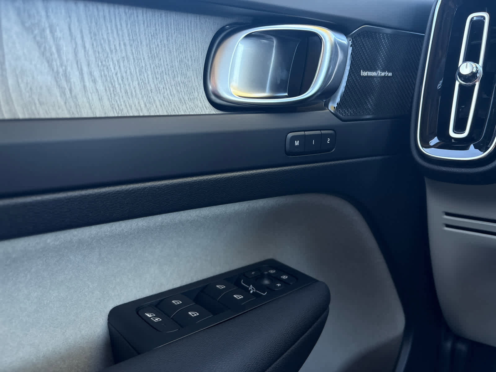 New 2026 Volvo XC40 B5 Ultra w/ Protection Package Premier image 10