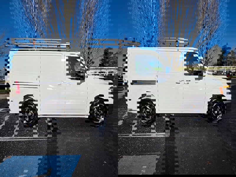 Used 2018 Nissan NV 3500 SL w/ Navigation Package image 4