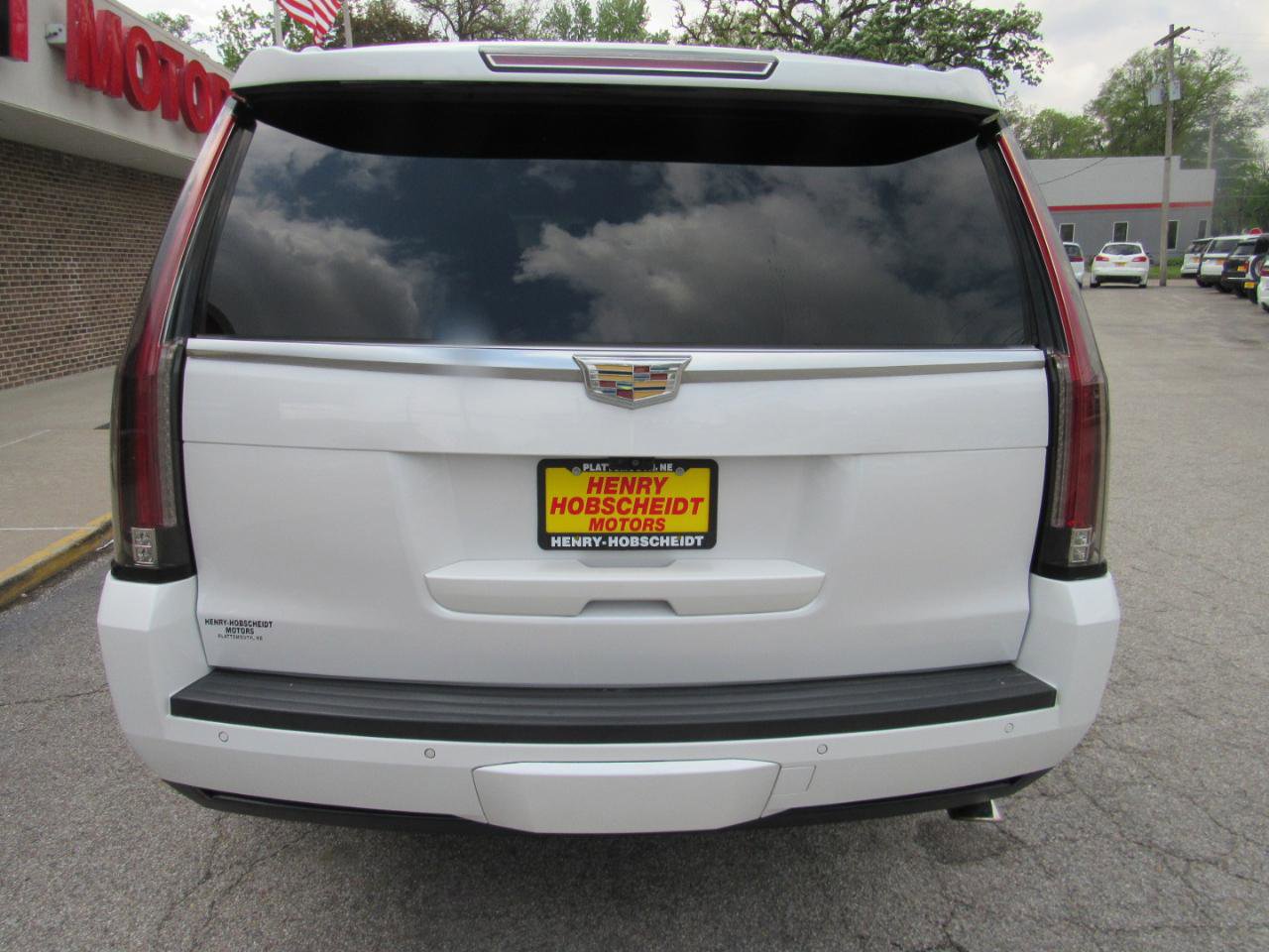 Used 2017 Cadillac Escalade Luxury AWD/4WD image 3