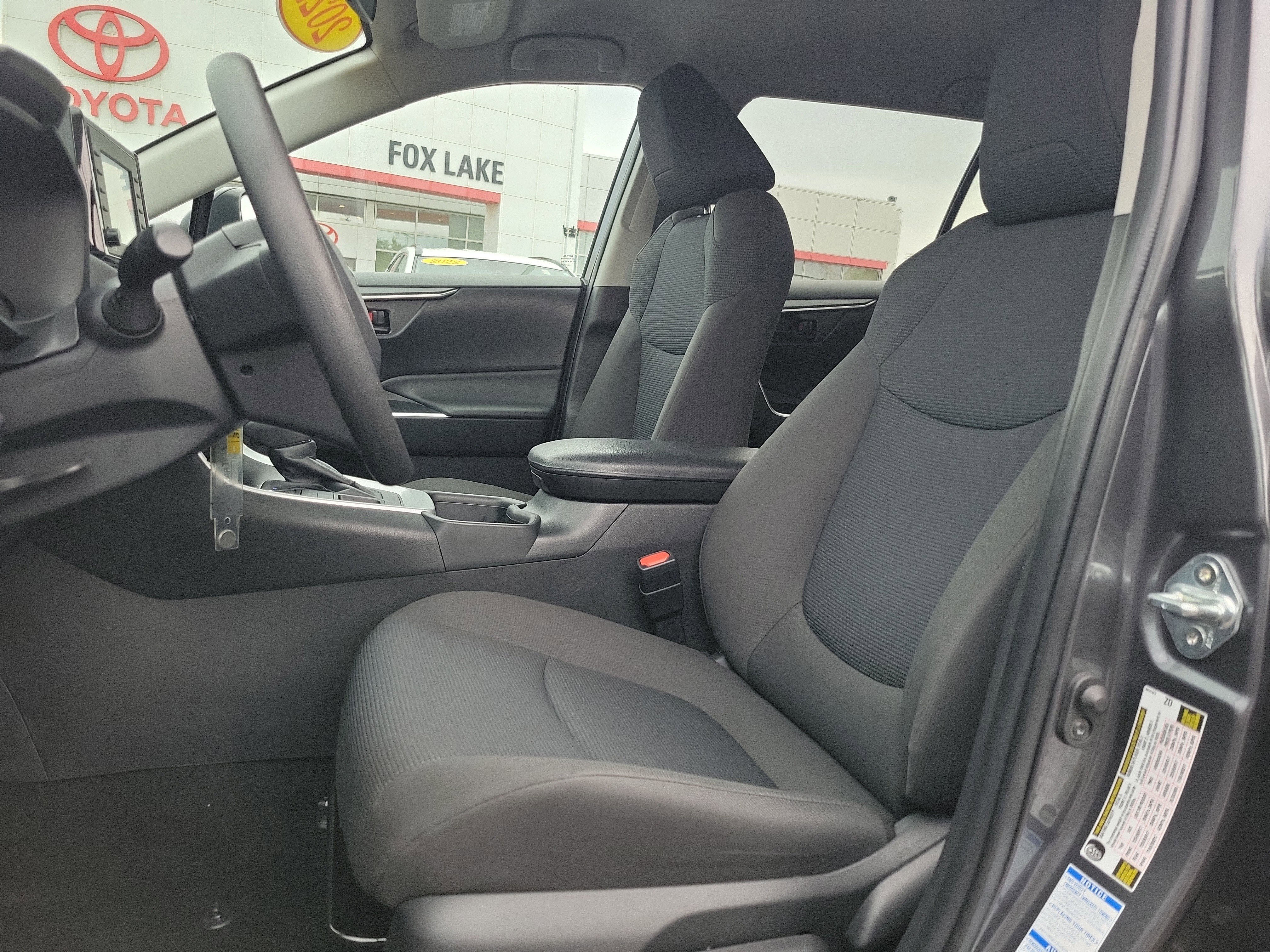 Used 2022 Toyota RAV4 LE image 17