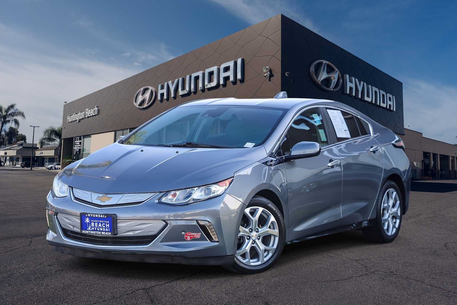 Used 2018 Chevrolet Volt Premier w/ Driver Confidence Package FWD image 1