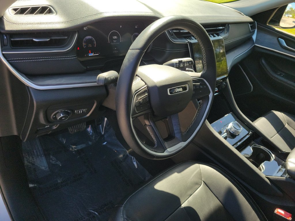 Used 2022 Jeep Grand Cherokee Limited AWD/4WD image 7