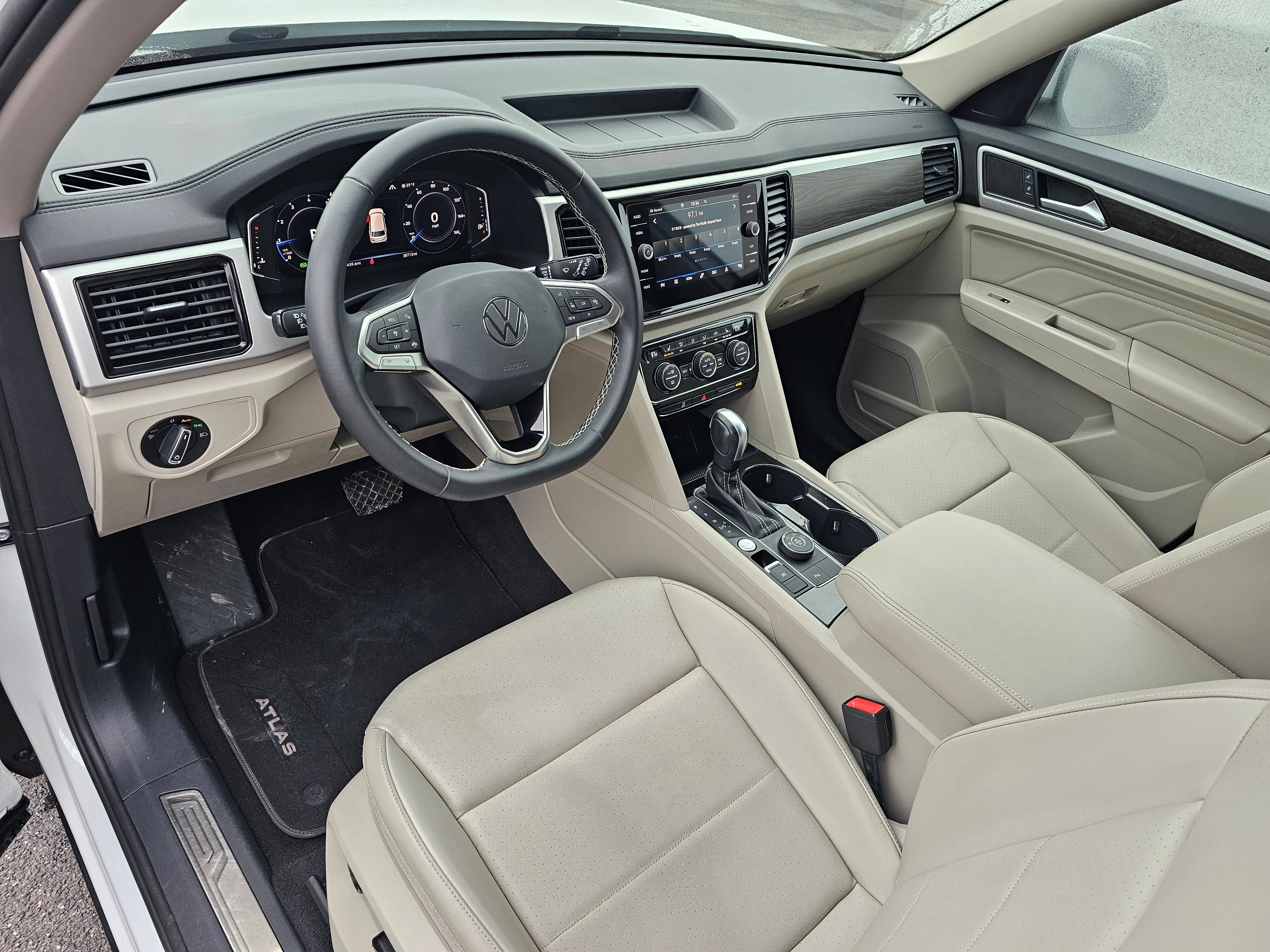 Used 2023 Volkswagen Atlas SE AWD/4WD image 35