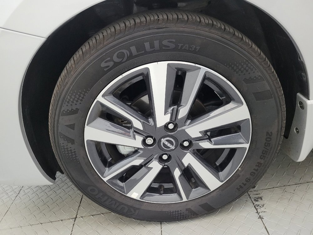 Used 2025 Nissan Versa SV w/ Trunk Package FWD image 31