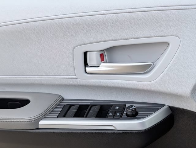 Certified 2026 Toyota Sienna XLE FWD image 23