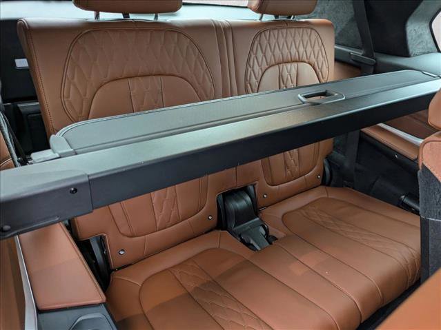 Used 2022 BMW X7 xDrive40i w/ M Sport Package image 19