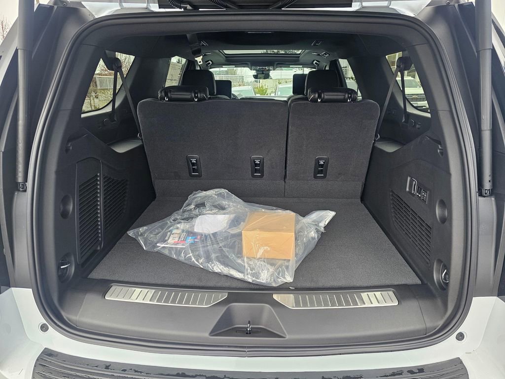 New 2026 Chevrolet Suburban Premier image 14