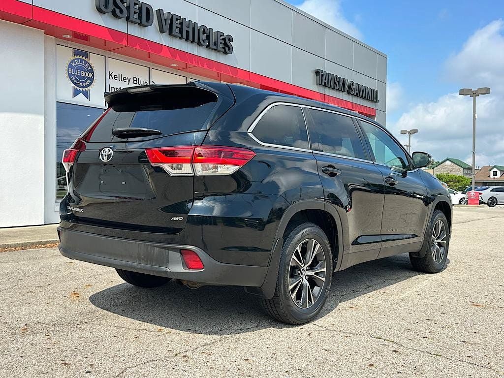 Used 2019 Toyota Highlander LE AWD/4WD image 7