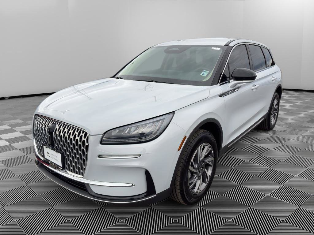 Used 2025 Lincoln Corsair Premiere image 3