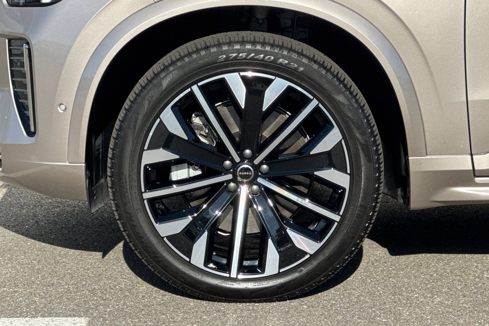 Certified 2026 Volvo XC90 T8 Plus w/ Protection Package Premier image 33