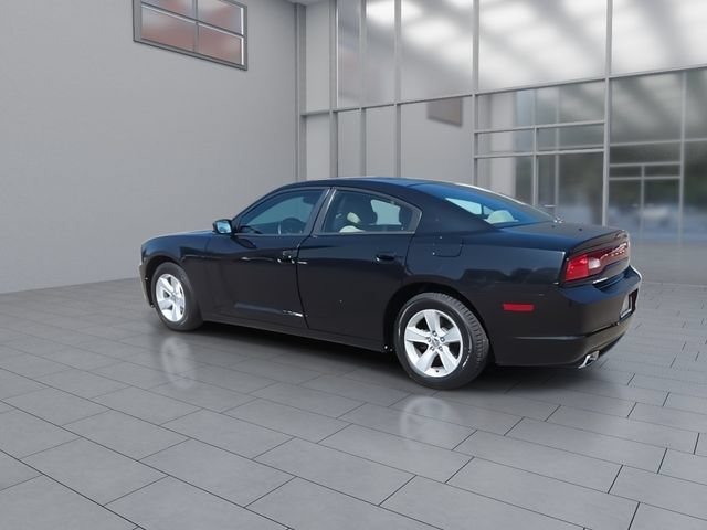 Used 2014 Dodge Charger SE RWD image 6