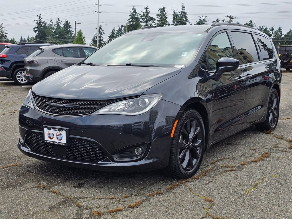 Used 2020 Chrysler Pacifica Touring-L Plus FWD image 4