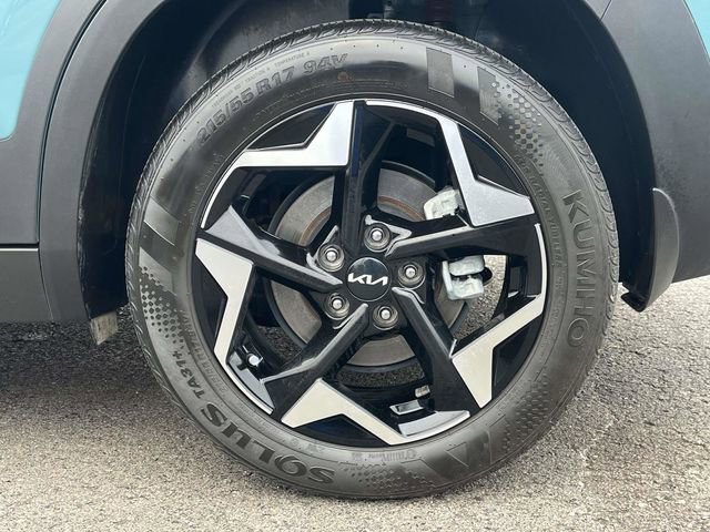 Used 2025 Kia Seltos EX image 11