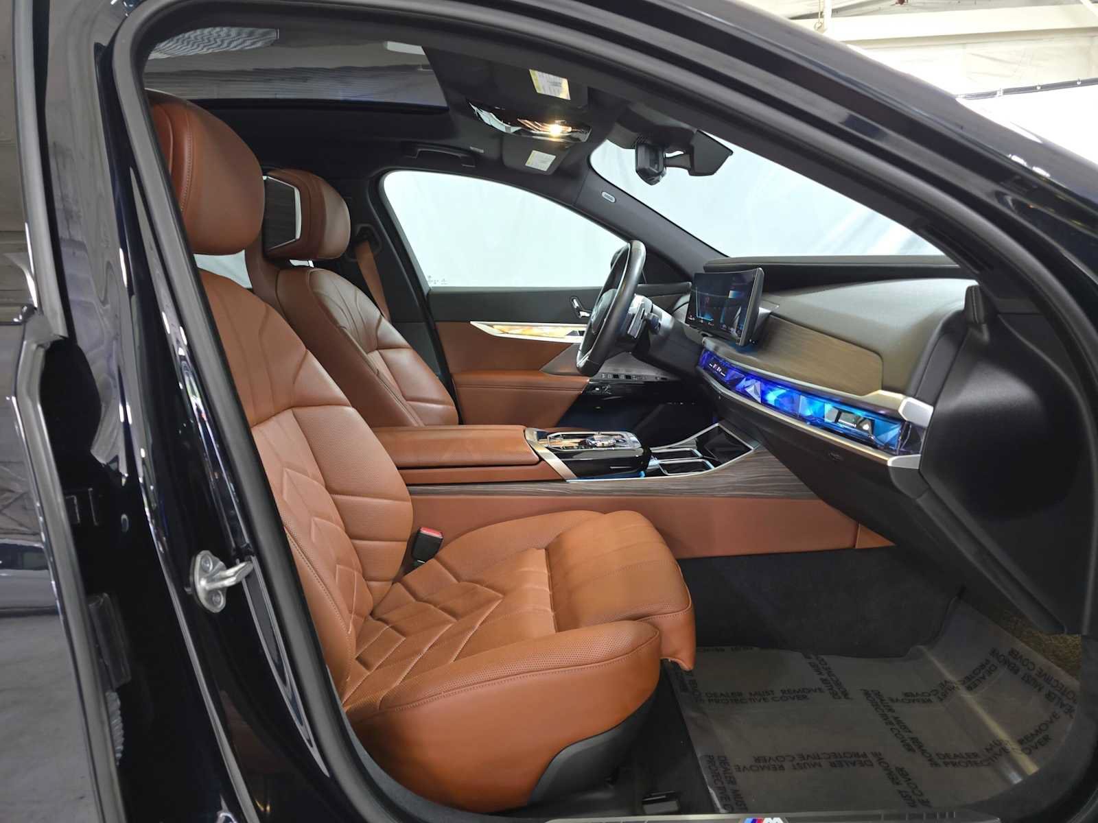 Used 2023 BMW 760i xDrive AWD/4WD image 10