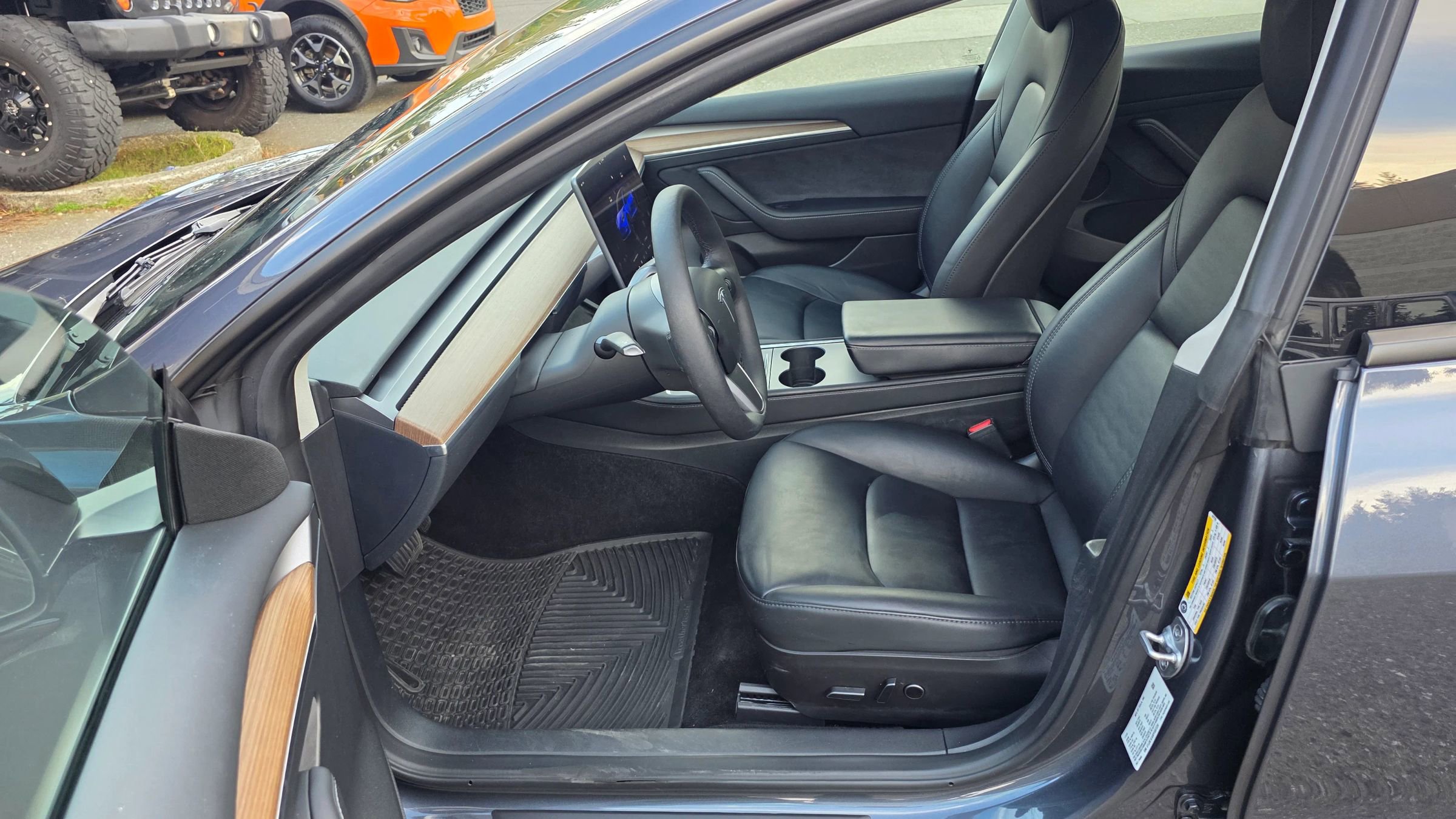 Used 2023 Tesla Model 3 Standard Range image 10