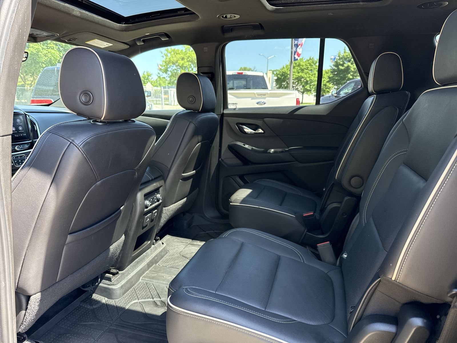 Used 2022 Chevrolet Traverse Premier w/ Redline Edition AWD/4WD image 26