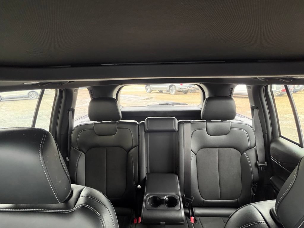 Used 2025 Jeep Grand Cherokee Altitude AWD/4WD image 26