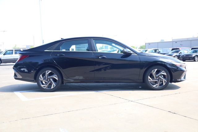 New 2026 Hyundai Elantra Limited FWD image 4