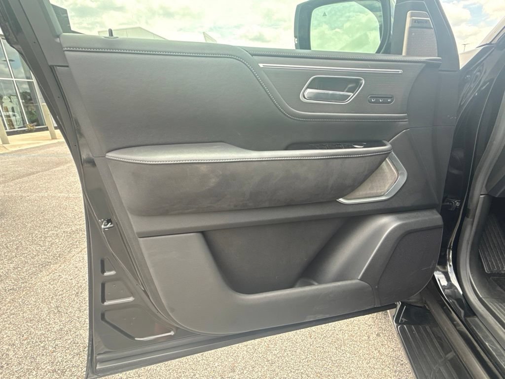 Used 2025 INFINITI QX80 Sensory AWD/4WD image 11