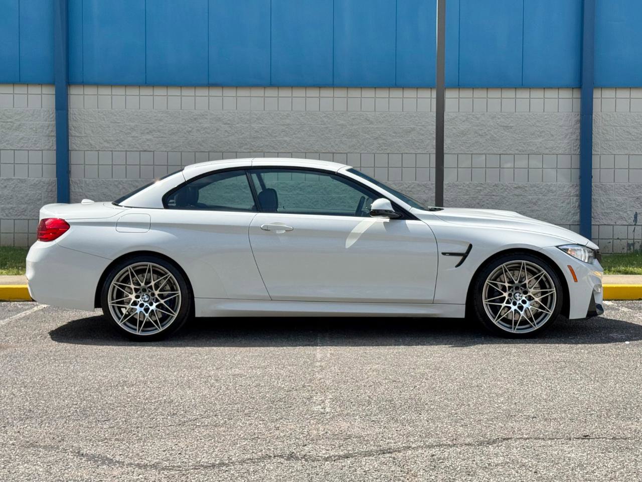 Used 2017 BMW M4 Convertible RWD image 4