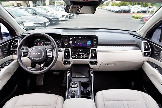 Used 2023 Kia Sorento EX AWD/4WD image 18