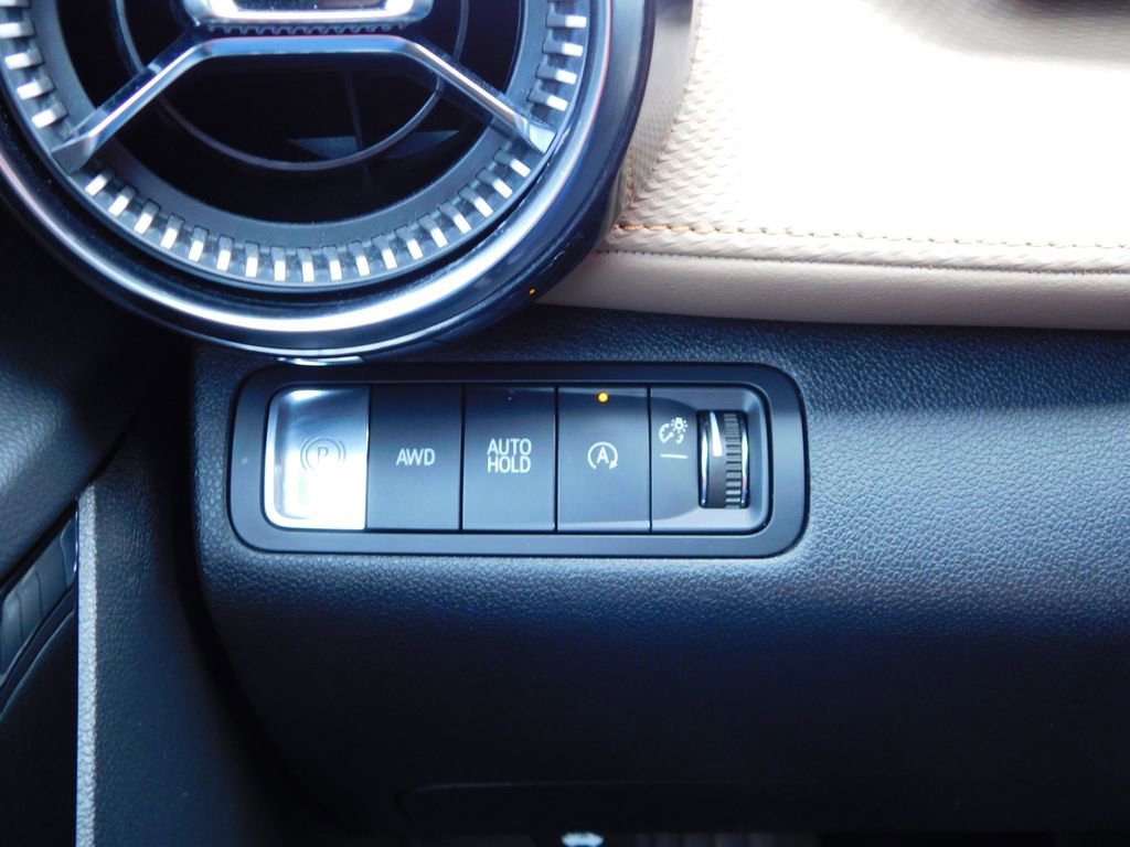 Used 2025 Chevrolet Equinox ACTIV w/ Safety and Technology Package image 28