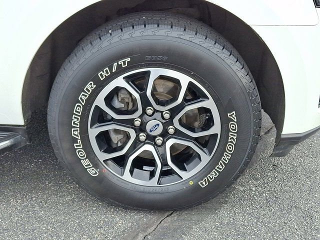 Used 2023 Ford Expedition XLT image 11