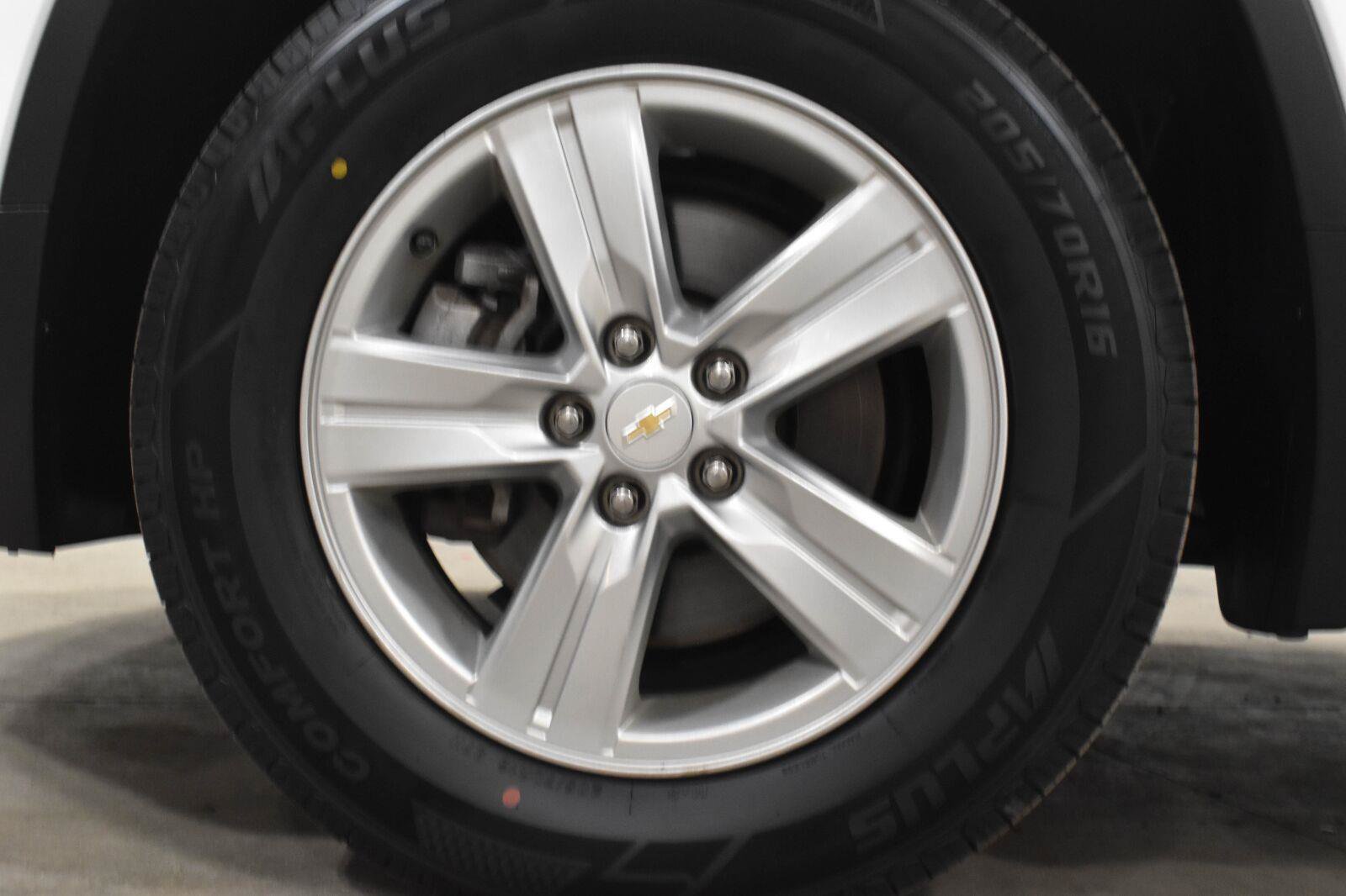 Used 2022 Chevrolet Trax LT w/ LT Convenience Package AWD/4WD image 33