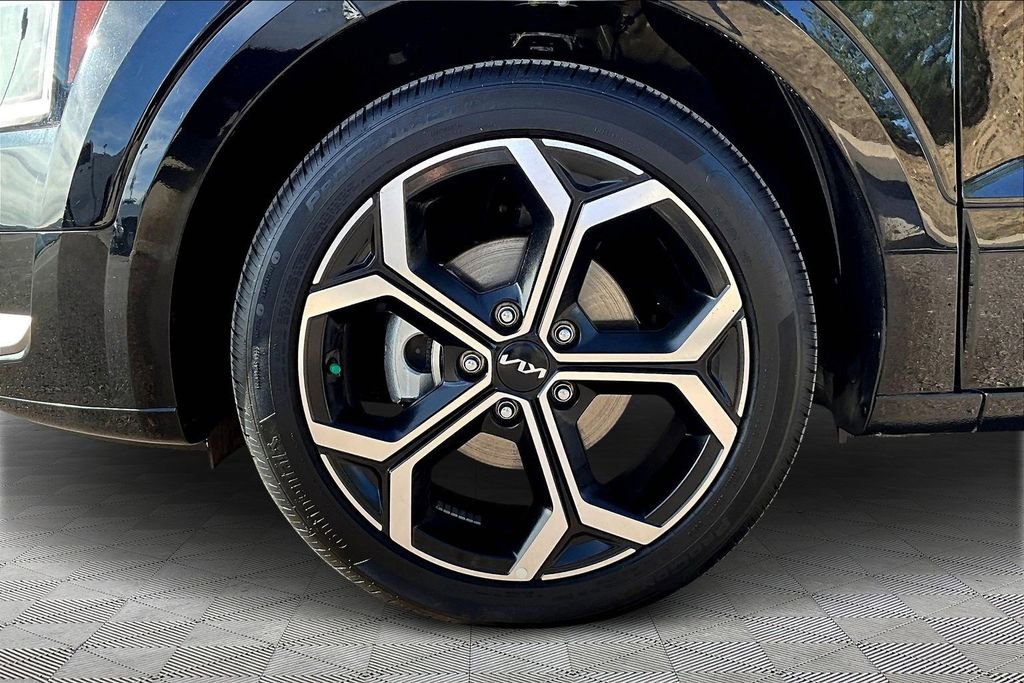 Used 2024 Kia Niro EX Touring image 8