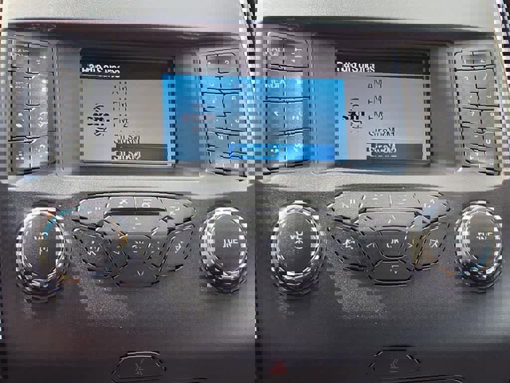 Used 2019 Ford Edge SE image 17