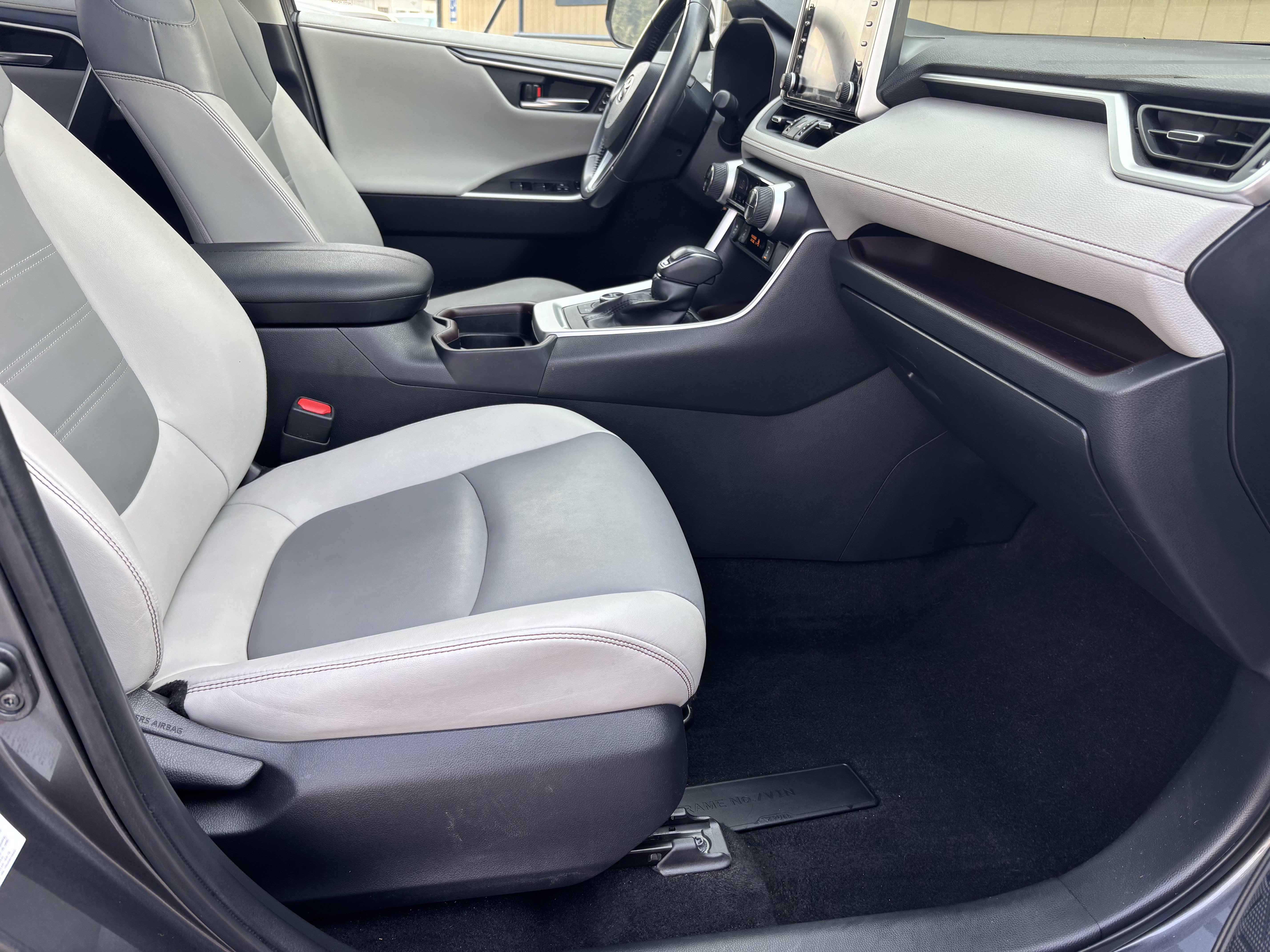 Used 2019 Toyota RAV4 Limited w/ Advanced Technology Package AWD/4WD image 30
