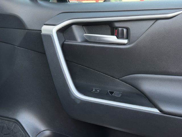 Used 2025 Toyota RAV4 XLE FWD image 28