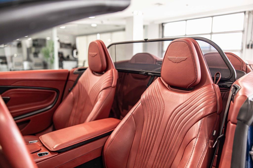 Used 2022 Aston Martin DB11 Volante image 16