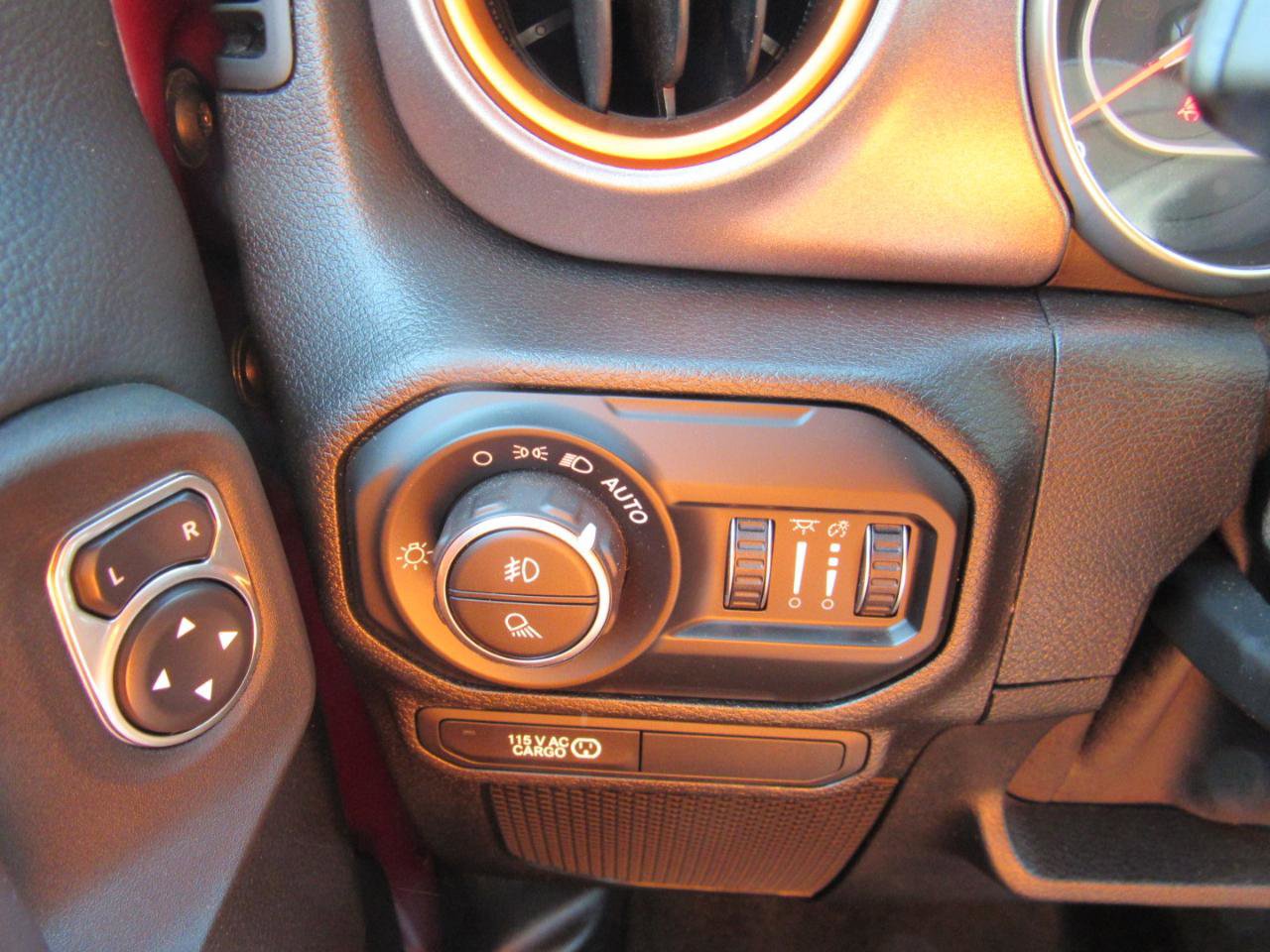 Used 2021 Jeep Gladiator Mojave AWD/4WD image 21