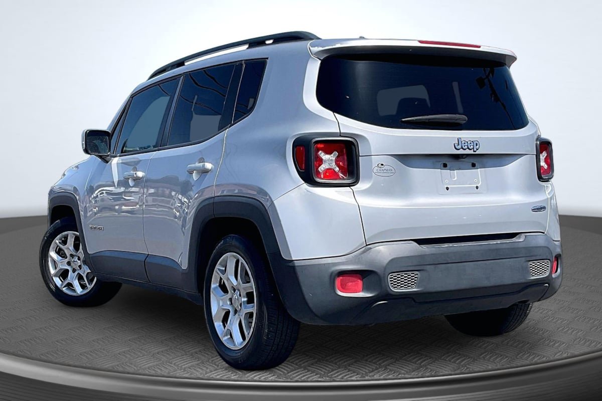 Used 2015 Jeep Renegade Latitude FWD image 2