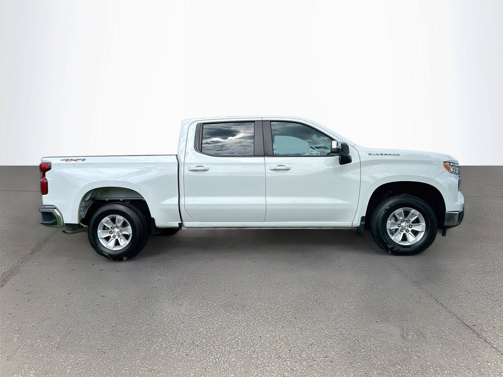 Used 2025 Chevrolet Silverado 1500 LT AWD/4WD image 3