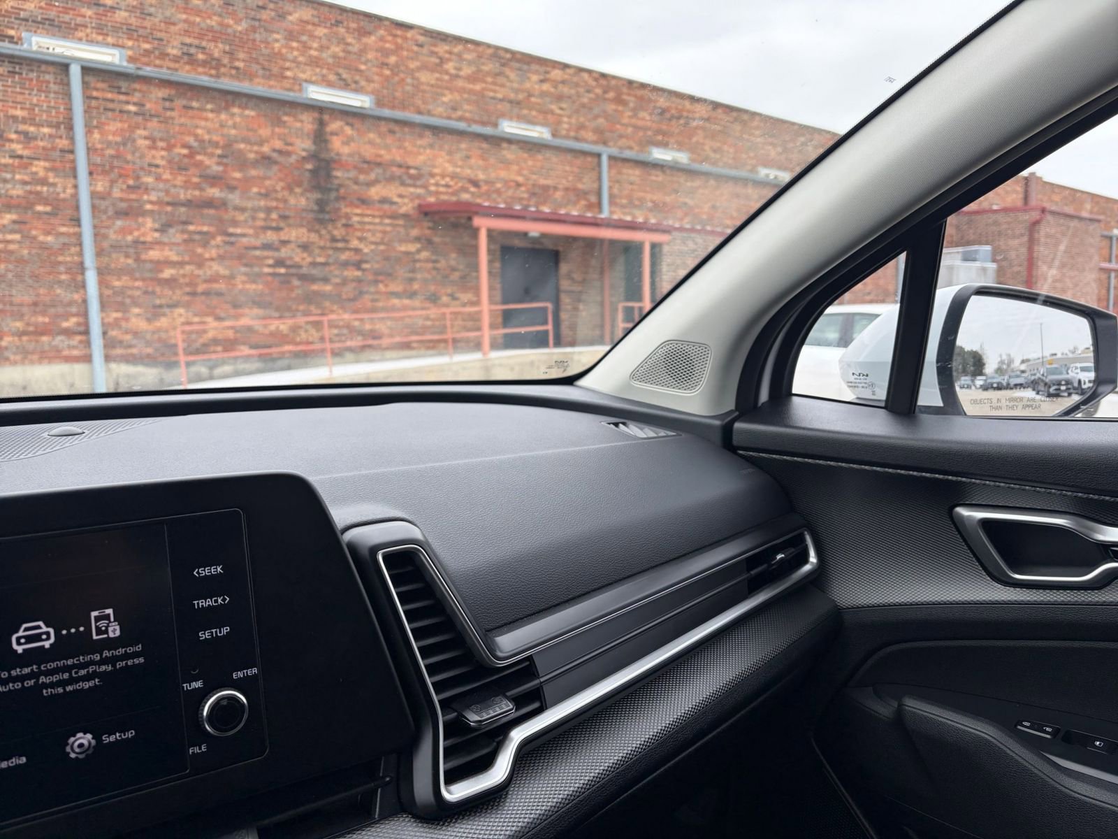 Used 2025 Kia Sportage LX image 34